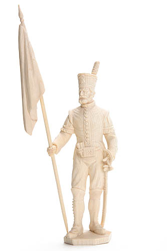 Schneeberger Bergmeister mit Fahne, Höhe 13 cm naturbelassen,  Holzfigur, Kunstgewerbeartikel - kein Kinderspielzeug